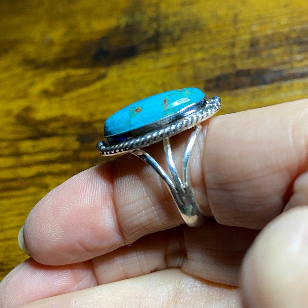 Navajo Turquoise Oval Stone set in 925 Sterling Silver Ring (Size 8) - Picture 5 of 7